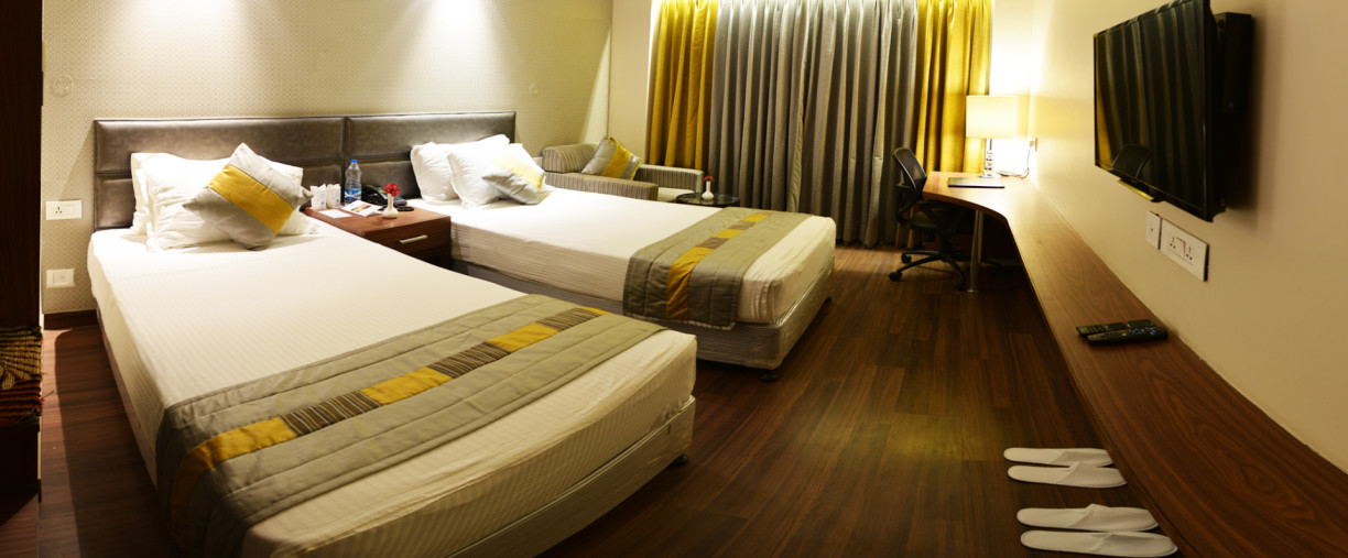 A Twin Bed Deluxe Room at Hotel Le Port